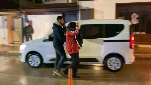 Ortalığı bir birine katan gen&ccedil;lerden biri yakalandı
