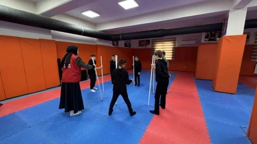 Ortaokul &ouml;ğrencileri g&ouml;n&uuml;llerince eğlendi
