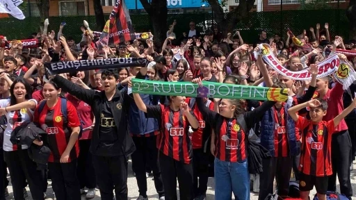 Ortaokul &ouml;ğrencilerinden Eskişehirspor&rsquo;a coşkulu destek
