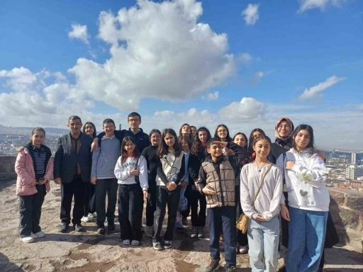 Ortaokul &ouml;ğrencilerinin 2,5 yıllık emekle hazırladığı kitap ve dergi yayımlandı
