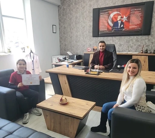 Ortaokul öğrencisinin ‘bağımsızlık’ şiiri ilçe 1.’si oldu
