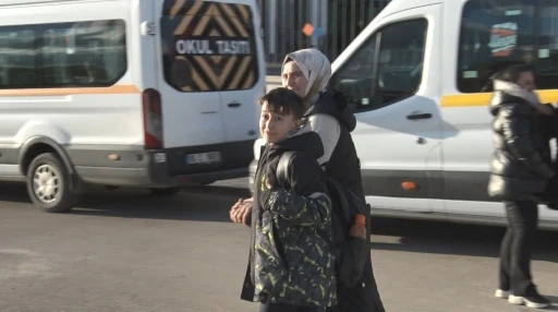 Ortaokul &ouml;ğrencisinin Mansur Yavaş&rsquo;a yol &ccedil;ağrısı g&uuml;l&uuml;msetti
