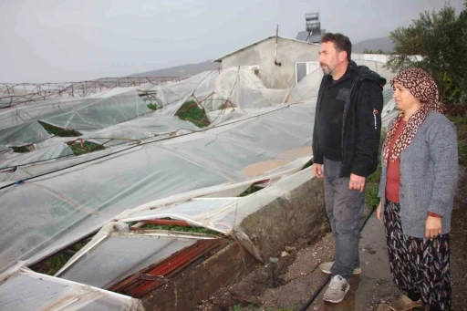 &Ouml;rt&uuml; altı tarımın merkezi Kumluca&rsquo;da hortumun verdiği hasar g&uuml;nd&uuml;z ortaya &ccedil;ıktı
