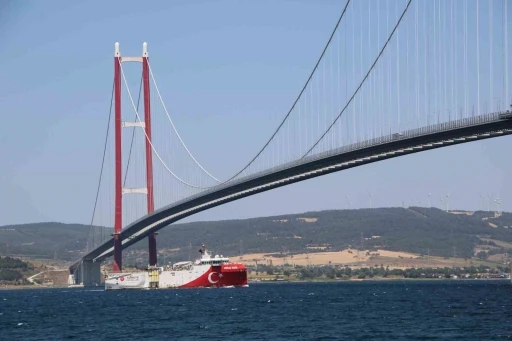 Oruç Reis Sismik Araştırma Gemisi, 1915 Çanakkale Köprüsü altından geçti
