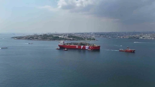 ‘Osman Gazi’ platformunun boğazdan geçişi dron ile görüntülendi
