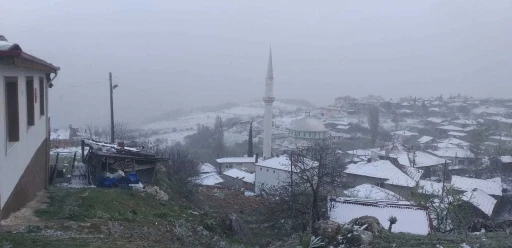 Osmaneli’nin yüksek kesimlerde kar yağışı etkili oldu
