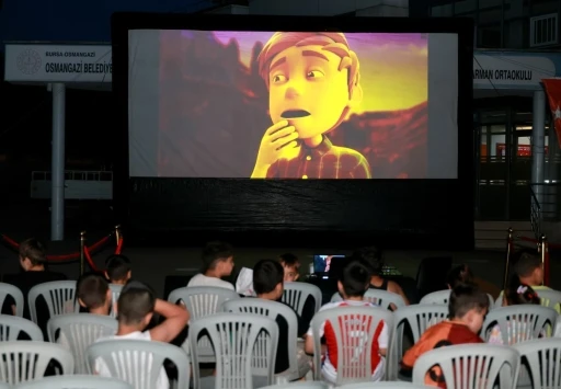 Osmangazi Belediyesi &ccedil;ocuklara yazlık sinema keyfi yaşatıyor

