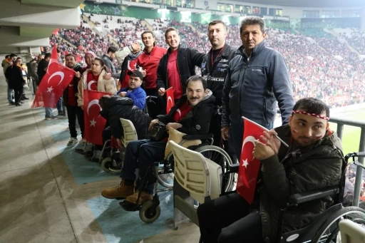 Osmangazi Belediyesi engelli bireylere milli maç heyecanı yaşattı
