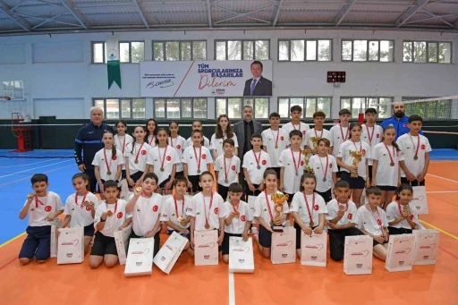 Osmangazi Belediyespor&rsquo;dan badmintonda tarihi başarı
