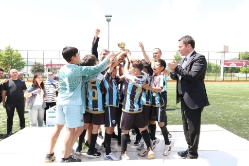 Osmangazi&rsquo;de &ccedil;ocuk olimpiyatları nefes kesen yarışlara sahne oldu
