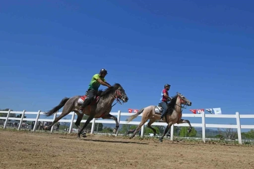 Osmangazi&rsquo;de Geleneksel Rahvan At Koşusu coşkusu
