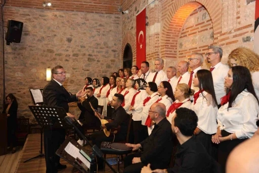 Osmangazi&rsquo;de t&uuml;rk&uuml;ler g&ouml;n&uuml;llere işlendi
