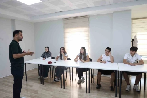 Osmangazi&rsquo;den gen&ccedil;lerin geleceğine &uuml;cretsiz eğitim desteği
