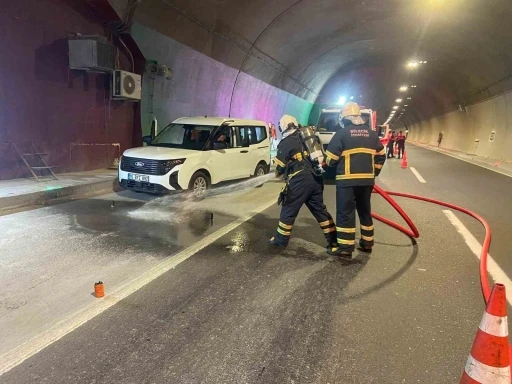 Osmangazi t&uuml;nelinde yangına m&uuml;dahale ve kurtarma operasyonu
