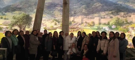 Osmangazili kadınlar k&uuml;lt&uuml;r turlarıyla moral depoluyor
