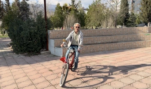 Osmaniye&rsquo;de 47 yıllık berberin 41 yıllık bisiklet sevdası
