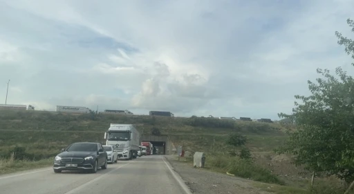 Osmaniye&rsquo;de 6 ağır tonajlı aracın karıştığı kazada 2 kişi yaralandı

