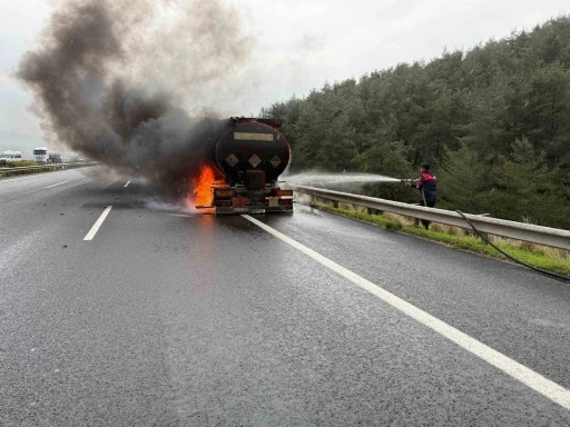 Osmaniye&rsquo;de akaryakıt tankerinde &ccedil;ıkan yangın s&ouml;nd&uuml;r&uuml;ld&uuml;

