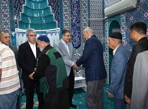 Osmaniye’de bayram namazında vatandaşlar camilere akın etti
