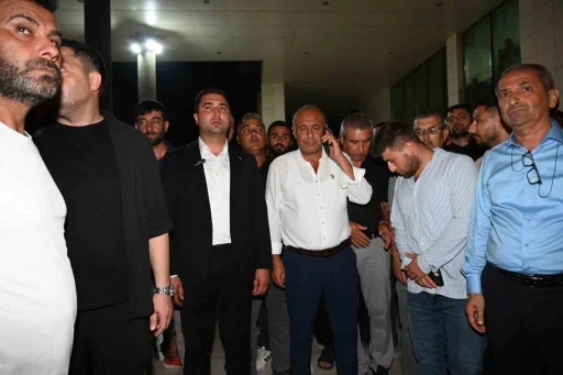Osmaniye’de belediye binasına taşlı saldırı

