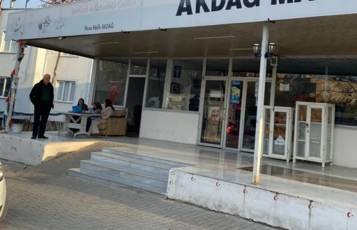 Osmaniye&rsquo;de &ccedil;aldıkları minib&uuml;sle 2 market soydular
