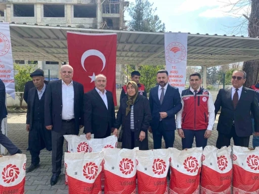 Osmaniye&rsquo;de &ccedil;ift&ccedil;iye ay&ccedil;i&ccedil;eği tohumu desteği
