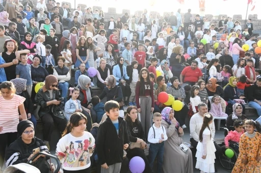 Osmaniye’de çocuklar bayram şenliğinde doyasıya eğlendi
