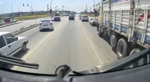 Osmaniye&rsquo;de itfaiye aracına fermuar sistemiyle ge&ccedil;iş koridoru oluşturdular
