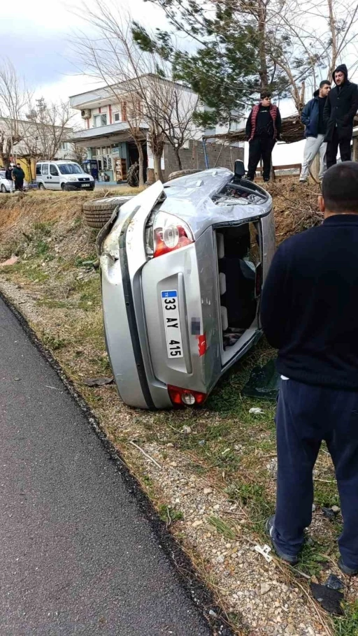 Osmaniye&rsquo;de kontrolden &ccedil;ıkan otomobil devrildi
