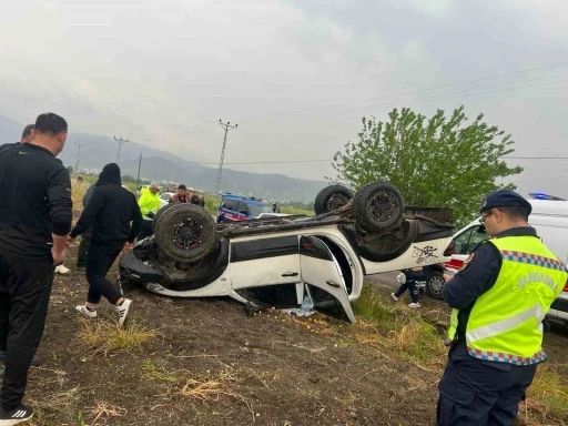 Osmaniye&rsquo;de kontrolden &ccedil;ıkan otomobil tarlaya devrildi: 1 yaralı
