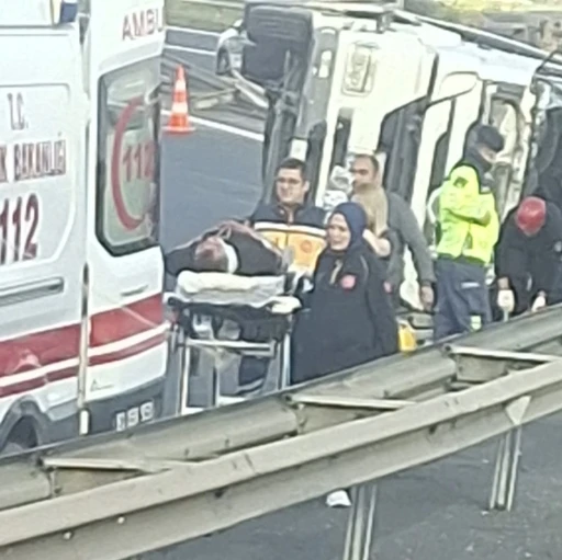 Osmaniye&rsquo;de kontrolden &ccedil;ıkan tır devrildi: 1 yaralı
