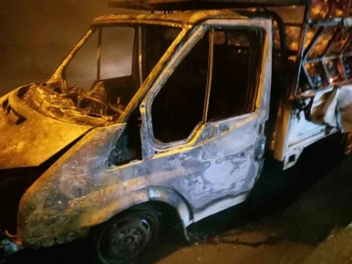 Osmaniye&rsquo;de mandalina y&uuml;kl&uuml; kamyonette &ccedil;ıkan yangın s&ouml;nd&uuml;r&uuml;ld&uuml;
