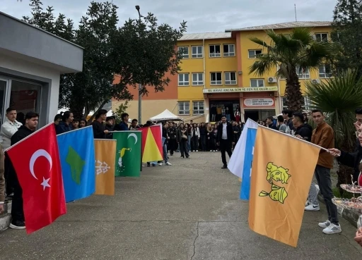 Osmaniye&rsquo;de Nevruz&rsquo;da hem eğlendiler hem yardım ettiler
