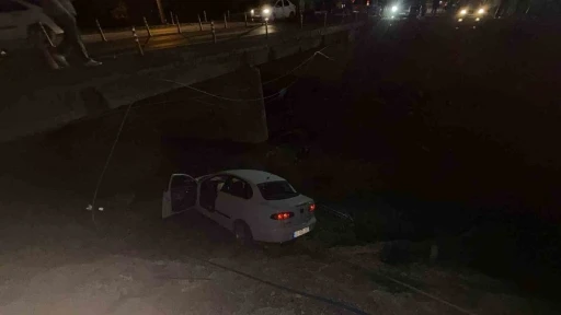 Osmaniye&rsquo;de otomobil k&ouml;pr&uuml;den u&ccedil;tu: 1 yaralı
