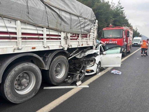Osmaniye’de otomobil tıra arkadan çarptı: 4 ağır yaralı
