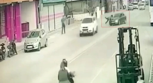 Osmaniye&rsquo;de otomobilin &ccedil;arptığı kadın yaralandı
