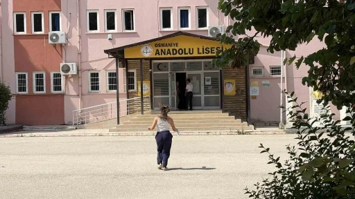 Osmaniye&rsquo;de simit&ccedil;i s&uuml;reyi hatırlattı, son anda gelen aday i&ccedil;eri alınmadı
