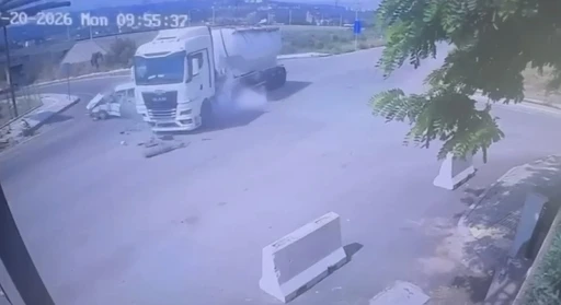 Osmaniye&rsquo;de tanker ile otomobil &ccedil;arpıştı: 2 yaralı
