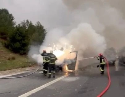 Osmaniye&rsquo;de tarım iş&ccedil;ilerini taşıyan minib&uuml;s yandı
