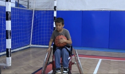 Osmaniye&rsquo;de tecr&uuml;beli basketbolcular, geleceğin yıldızlarına yol g&ouml;steriyor
