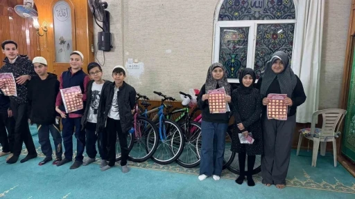 Osmaniye&rsquo;de teravih namazı &ccedil;ocukların neşesiyle şenleniyor
