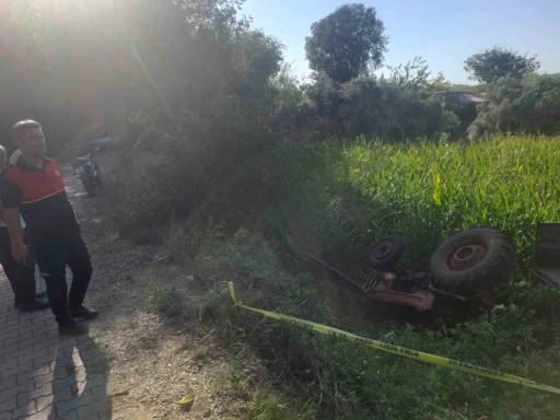 Osmaniye&rsquo;de trakt&ouml;r devrildi, 2 kişi yaralandı

