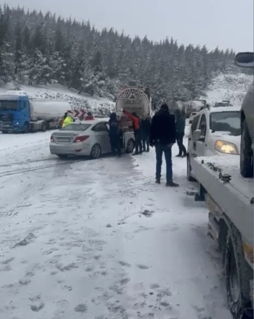 Osmaniye&rsquo;de yoğun kar yağışı zincirleme kazaya neden oldu
