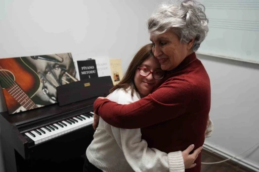 Osmaniye&rsquo;deki otob&uuml;s kazasında ağır yaralanan Ayşeg&uuml;l Bayrak 60 g&uuml;nl&uuml;k yaşam savaşını kaybetti
