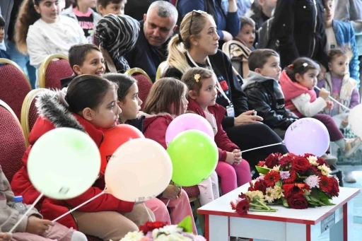 Osmaniye kitap fuarı ilk 3 g&uuml;nde 30 bin ziyaret&ccedil;iyi ağırladı
