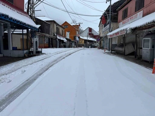 Osmaniye Zorkun Yaylası&rsquo;nda kar yağışı başladı
