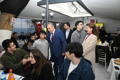 Osmaniyeli &ouml;ğrenciler İstanbul&rsquo;da kurulan iftar sofrasında bir araya geldi
