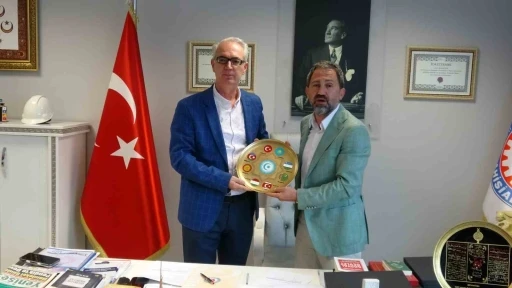 Osmanlı&rsquo;dan g&uuml;n&uuml;m&uuml;ze ulaşan Ahi sancağı T&uuml;rkiye ile Kosova&rsquo;yı buluşturdu
