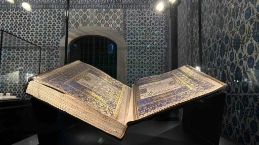 Osmanlı&rsquo;nın en b&uuml;y&uuml;k mushafı Ramazan ayına &ouml;zel ilk kez Topkapı Sarayı&rsquo;nda sergide
