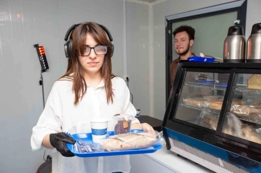 Otizmin zorluklarını yaşayarak &ouml;ğrendiler
